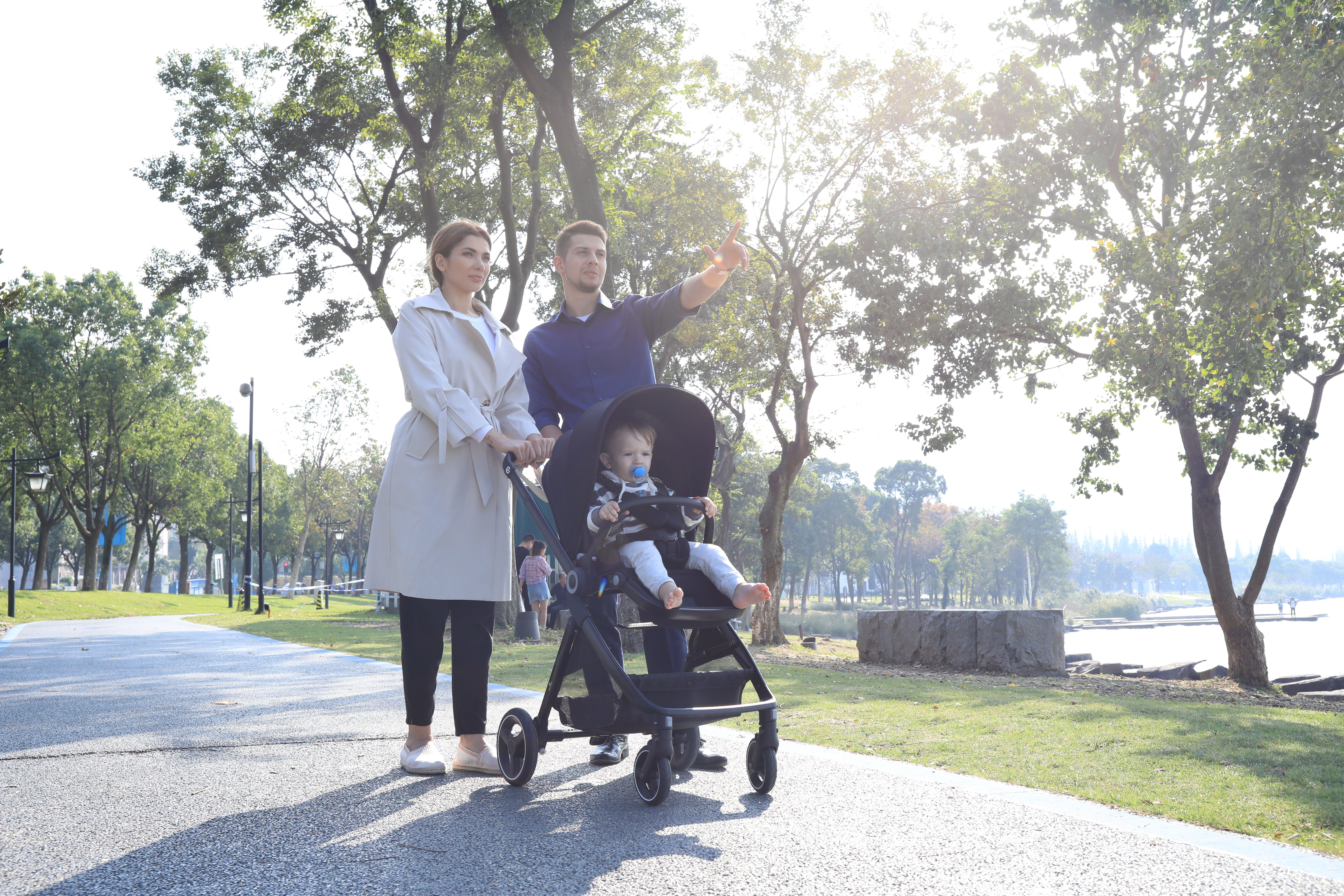 What factors attach great importance to the stroller of baby when traveling out?